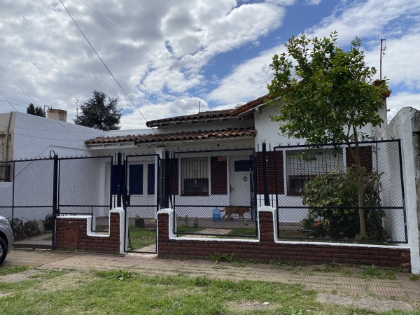 Venta Casa 3 Ambientes con Garage