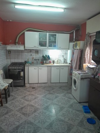 PERMUTA ! Venta casa 4 ambientes permuta por departamento en Lugano 1 y 2