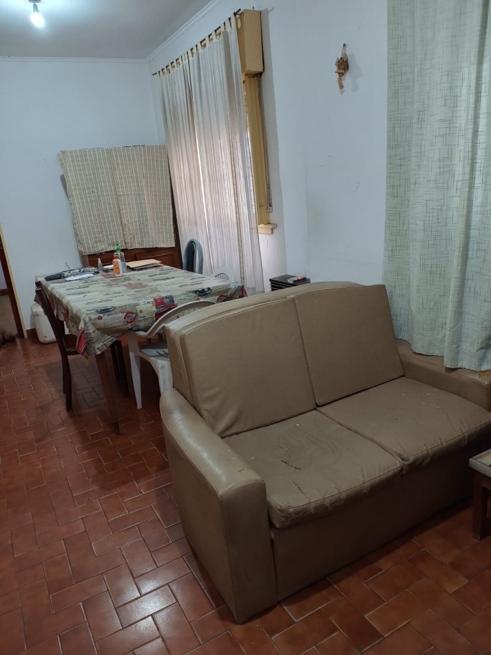 Venta casa 4 ambientes c/ terreno, Villa Lugano