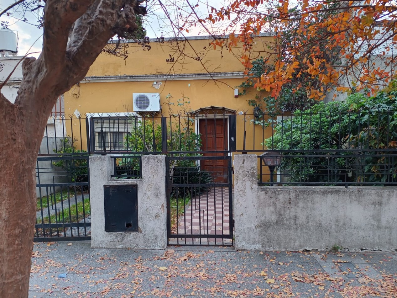 Venta casa 4 ambientes c/ terreno, Villa Lugano