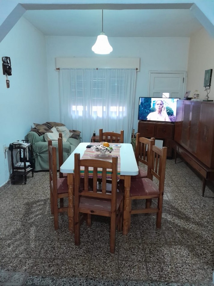 Venta, casa sobre lote 8.66x38, Villa Lugano