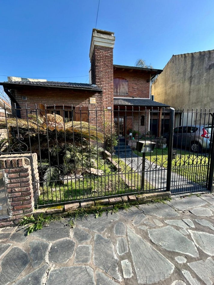Casa 5amb. c/ Pileta - Lote de 11x25