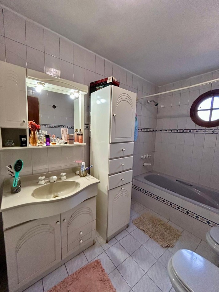 Casa 5amb. c/ Pileta - Lote de 11x25
