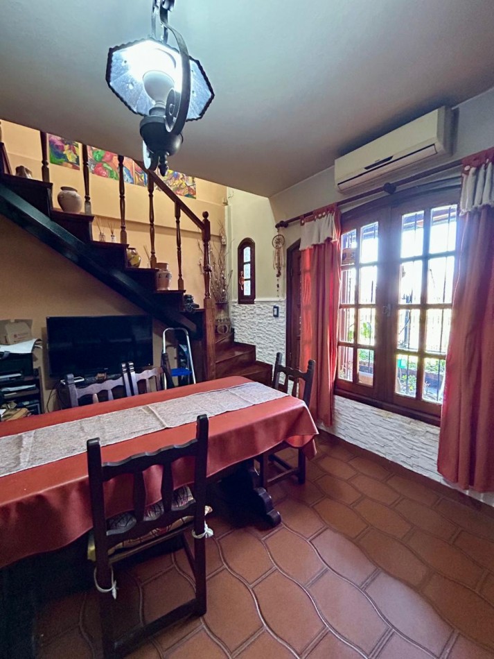 Casa 5amb. c/ Pileta - Lote de 11x25