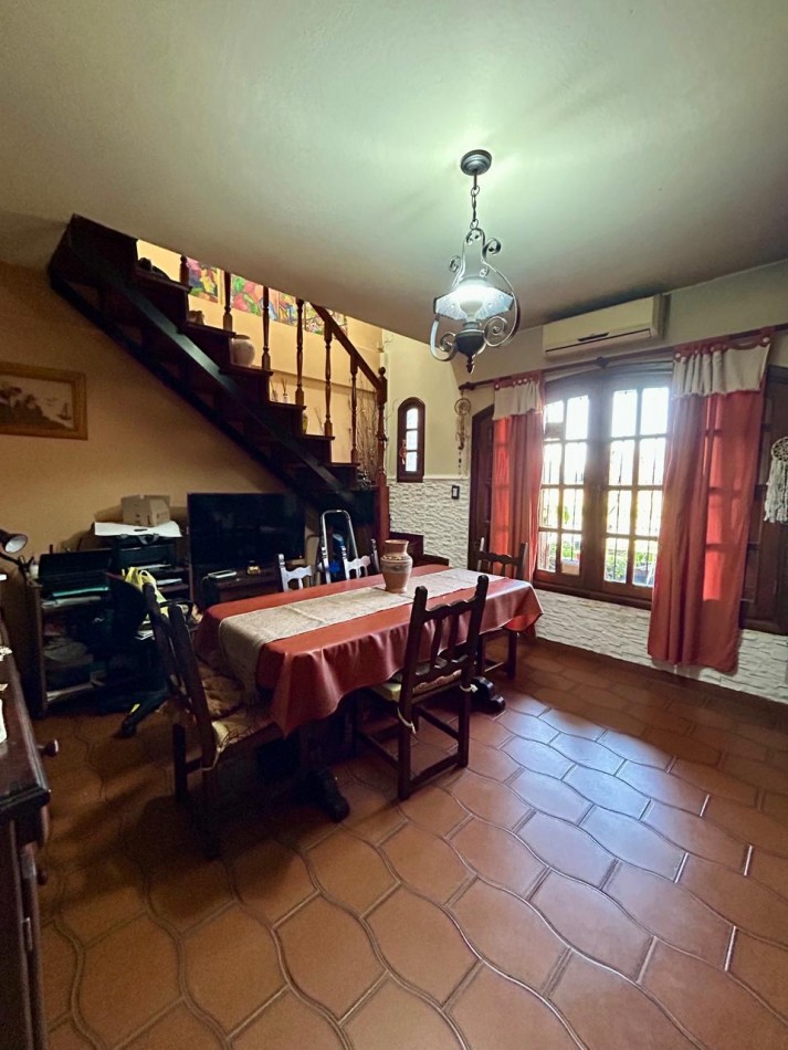 Casa 5amb. c/ Pileta - Lote de 11x25