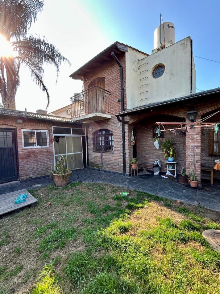 Casa 5amb. c/ Pileta - Lote de 11x25