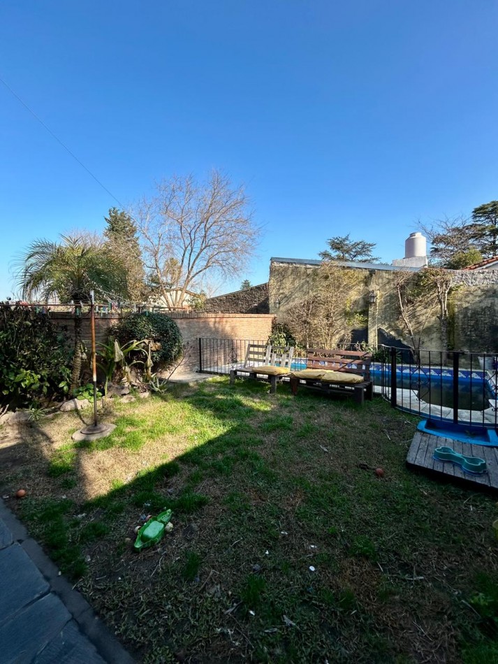 Casa 5amb. c/ Pileta - Lote de 11x25