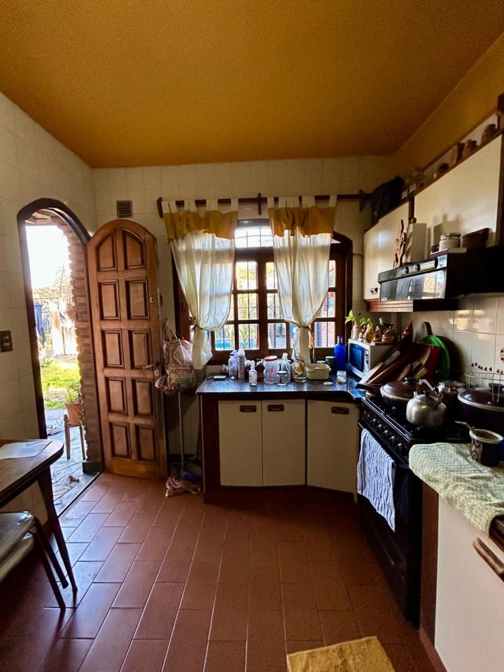 Casa 5amb. c/ Pileta - Lote de 11x25