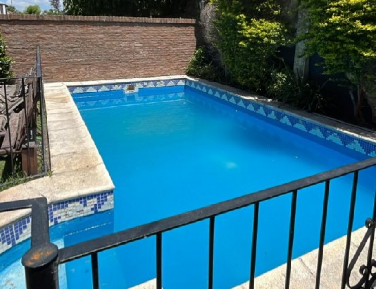 Casa 5amb. c/ Pileta - Lote de 11x25