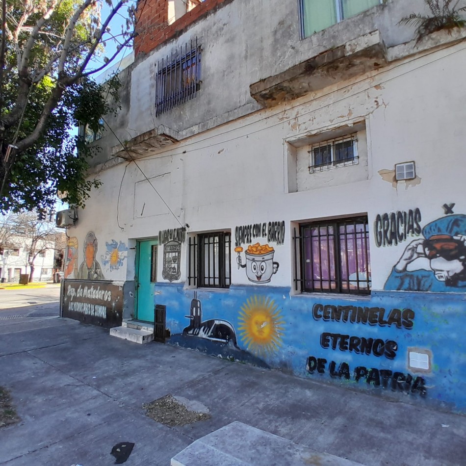 VENTA CASA CON LOCAL SOBRE LOTE EN PARQUE AVELLANEDA