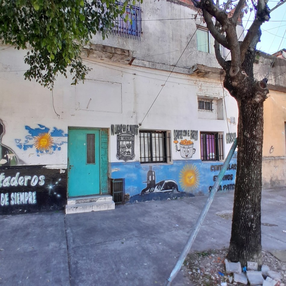 VENTA CASA CON LOCAL SOBRE LOTE EN PARQUE AVELLANEDA