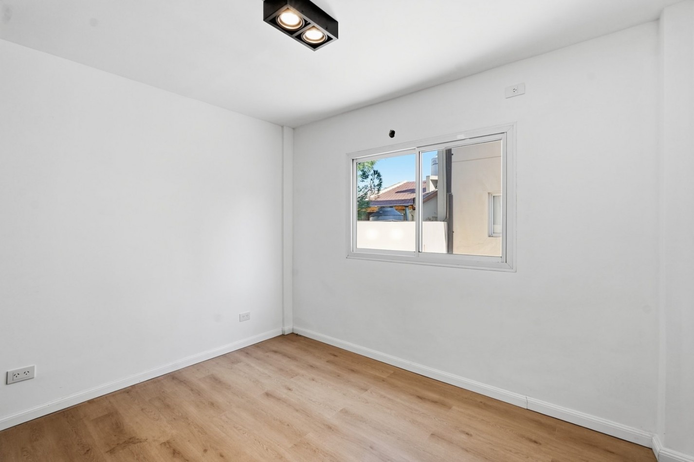 Venta departamento de 3 ambientes, con cochera, terraza con parrilla y minipiscina, Villa Lugano