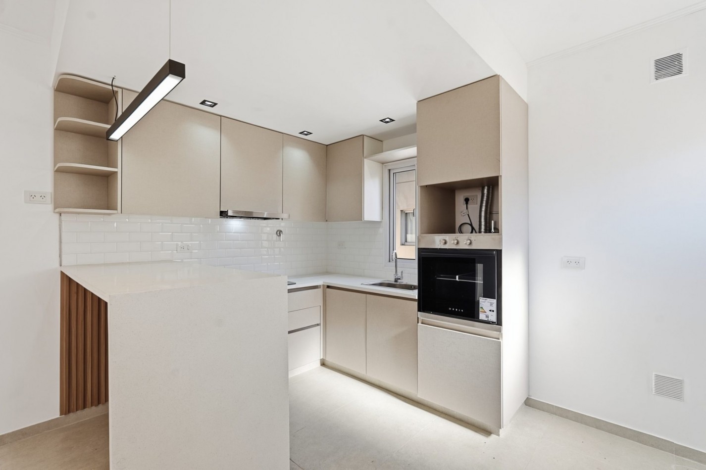 Venta departamento de 3 ambientes, con cochera, terraza con parrilla y minipiscina, Villa Lugano