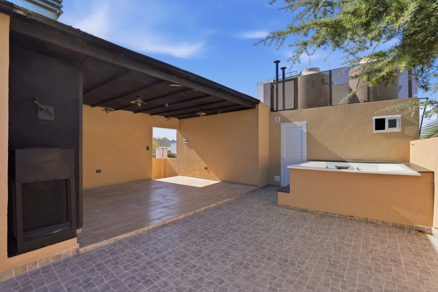 Venta departamento de 3 ambientes, con cochera, terraza con parrilla y minipiscina, Villa Lugano