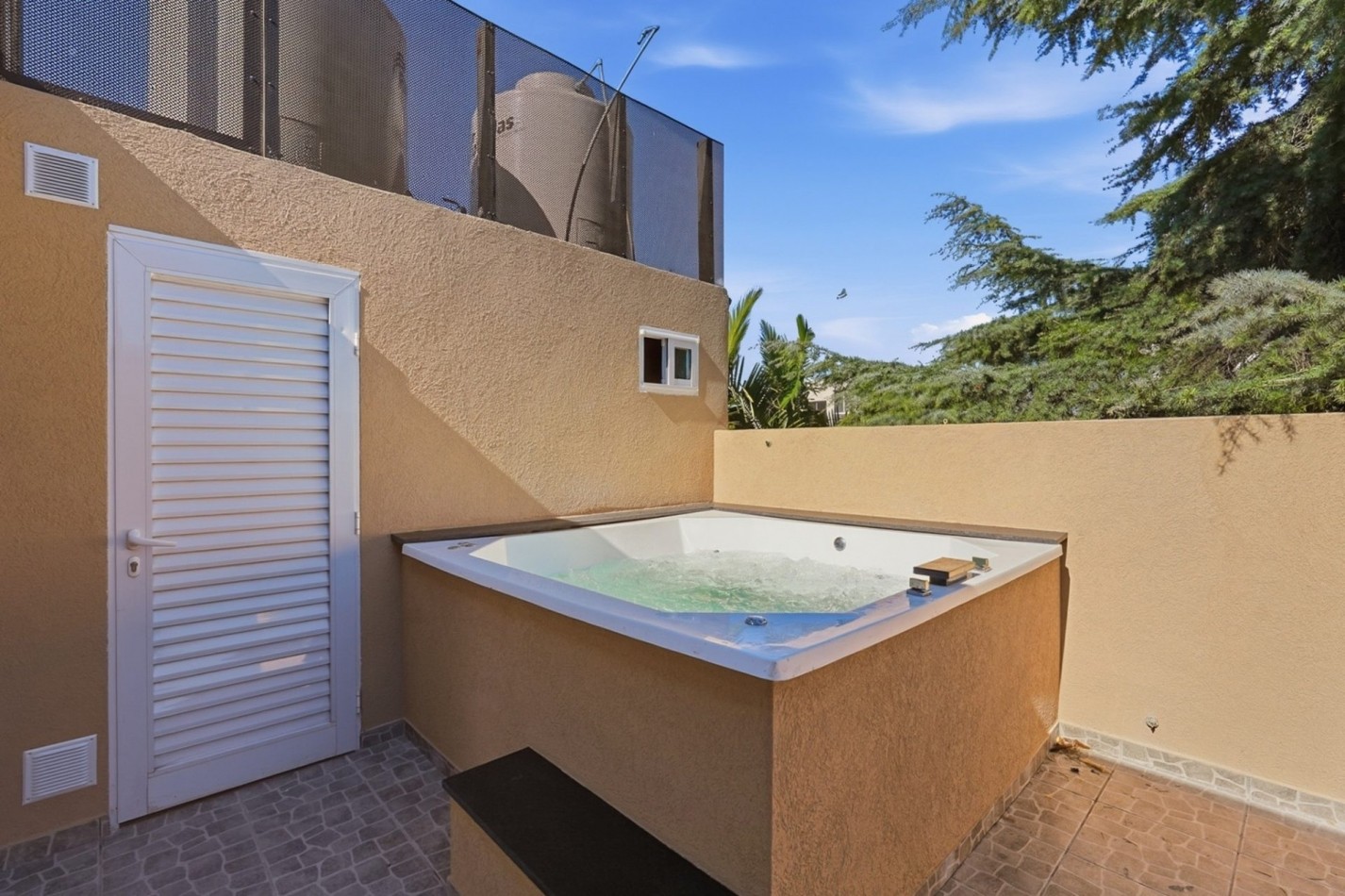 Venta departamento de 3 ambientes, con cochera, terraza con parrilla y minipiscina, Villa Lugano