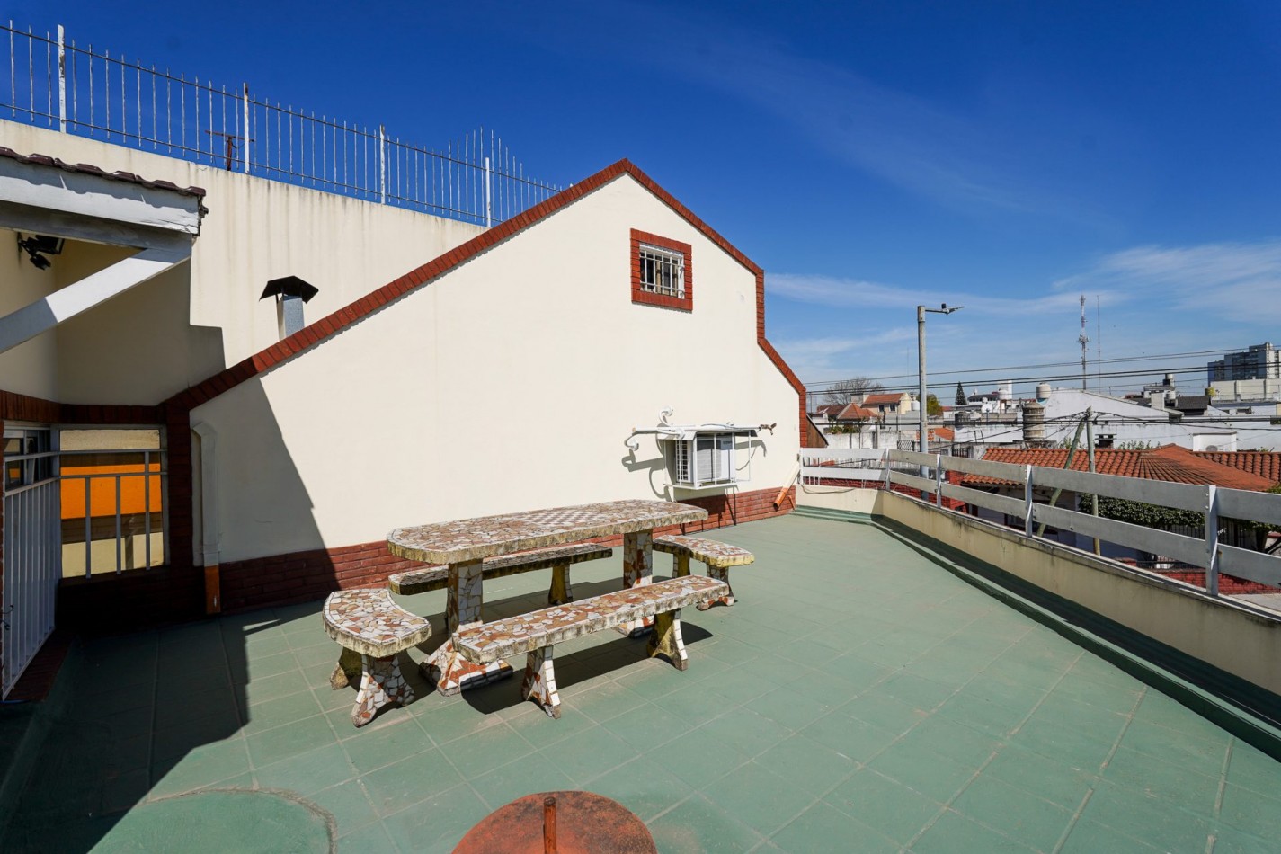 Venta PH 4 ambientes con quincho y cochera, Villa Lugano