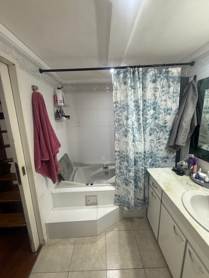 Venta casa multifamiliar en dos plantas, Villa Lugano