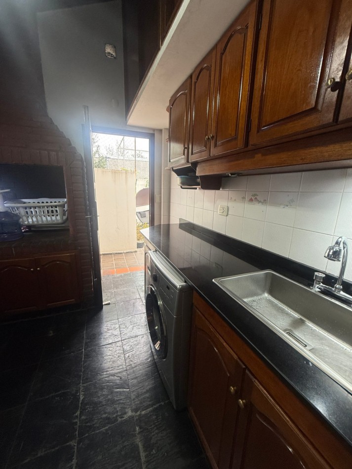 Venta casa multifamiliar en dos plantas, Villa Lugano