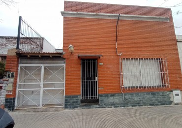 Venta casa con cochera y quincho villa Lugano